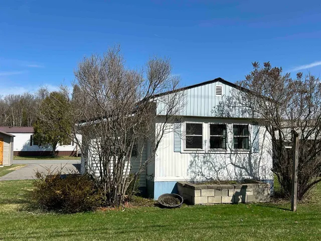 $69,900 | 4 Cedar Street, Colebrook, NH 03576