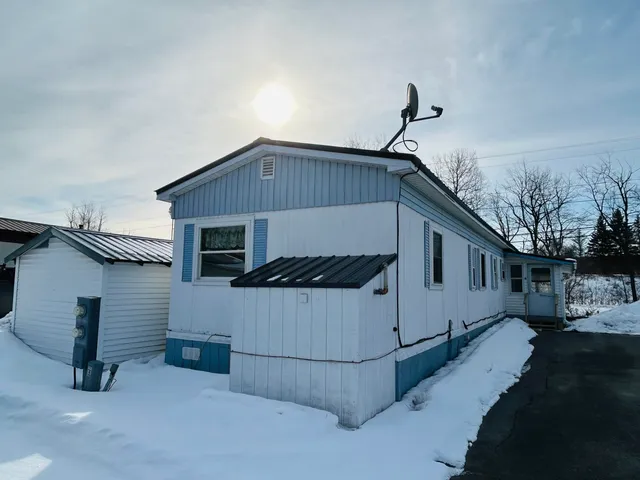 $69,900 | 4 Cedar Street, Colebrook, NH 03576