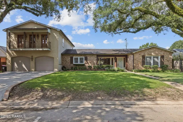 $869,000 | 128 Oakview Boulevard, Lafayette, LA 70503
