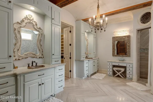 $869,000 | 128 Oakview Boulevard, Lafayette, LA 70503