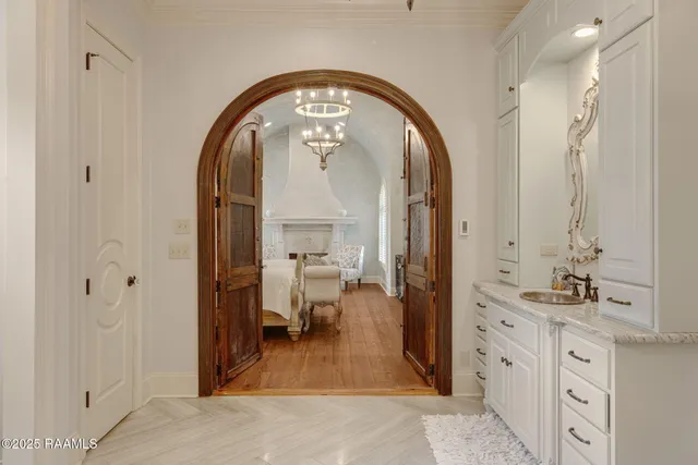 $869,000 | 128 Oakview Boulevard, Lafayette, LA 70503