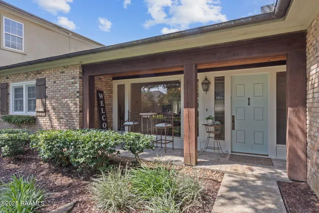 $869,000 | 128 Oakview Boulevard, Lafayette, LA 70503