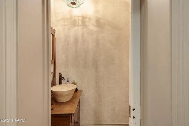 $869,000 | 128 Oakview Boulevard, Lafayette, LA 70503