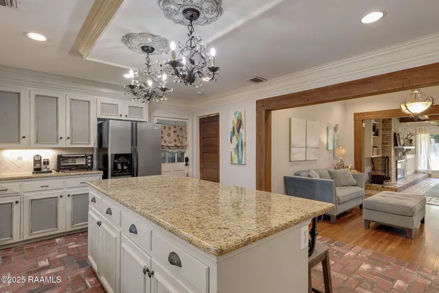 $869,000 | 128 Oakview Boulevard, Lafayette, LA 70503