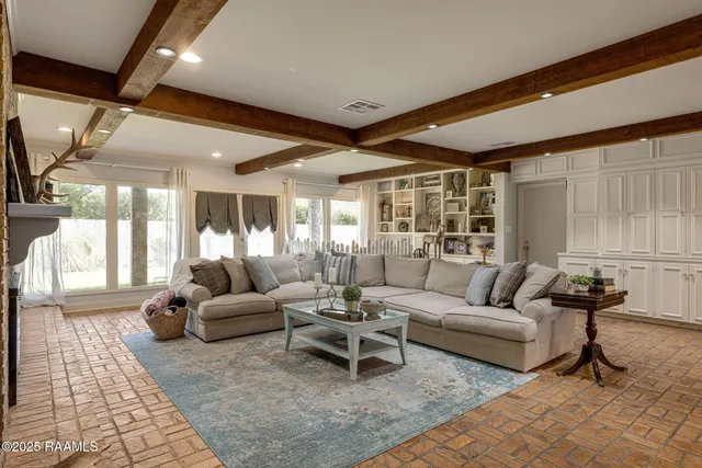 $869,000 | 128 Oakview Boulevard, Lafayette, LA 70503