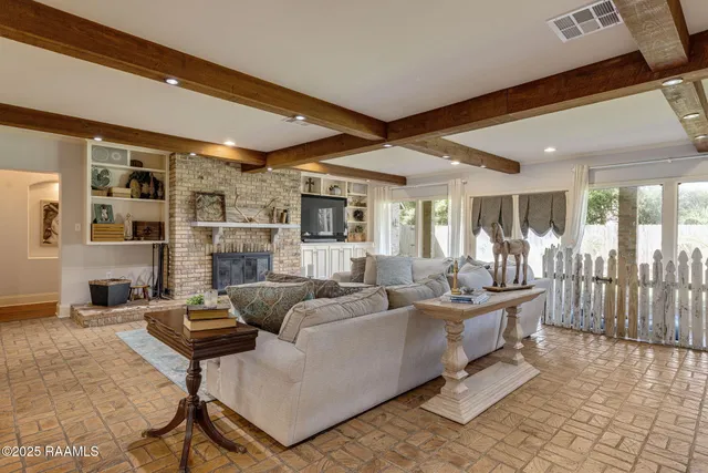 $869,000 | 128 Oakview Boulevard, Lafayette, LA 70503