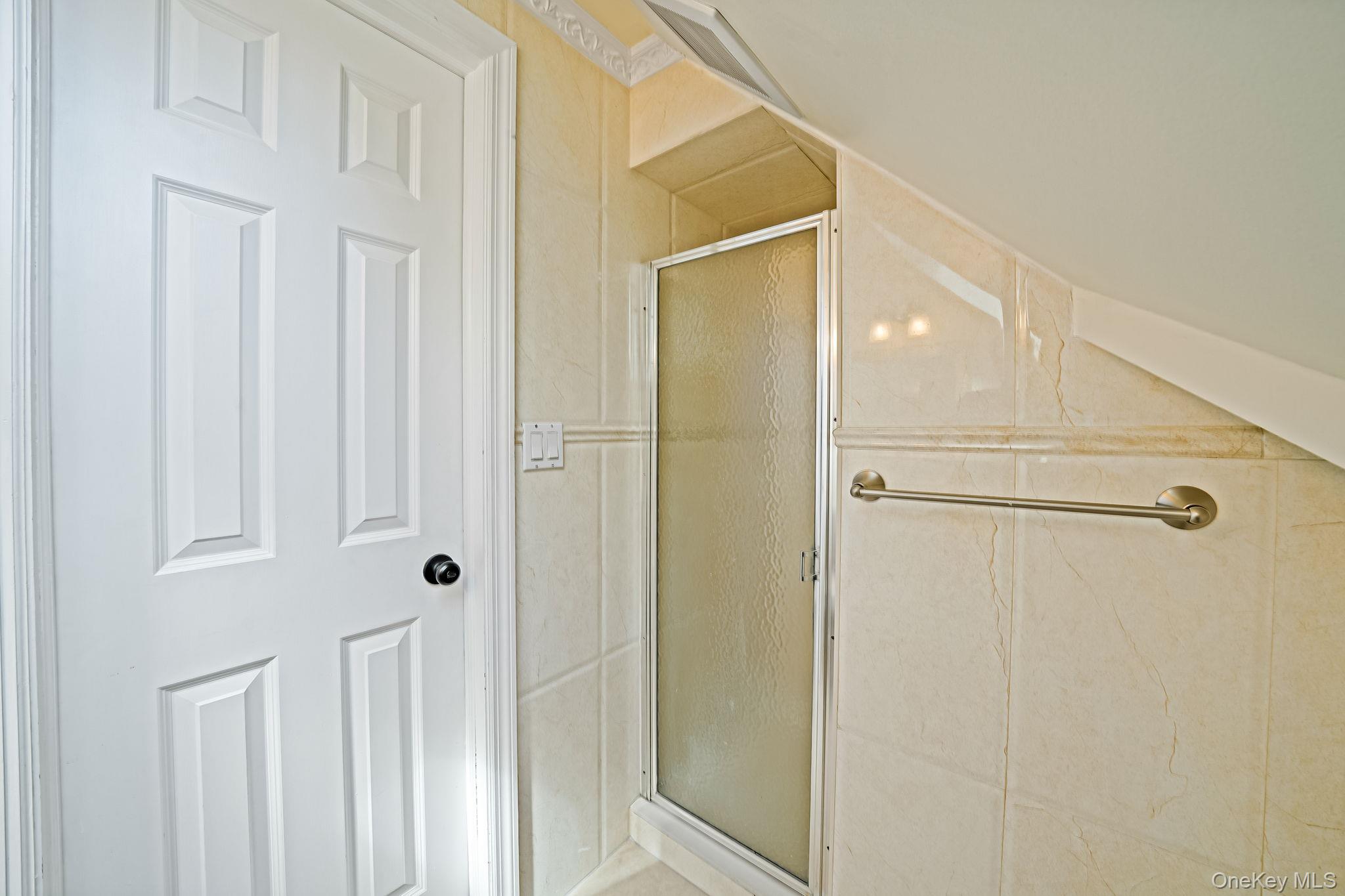 95 Lantern Road Hicksville, NY 11801 - Photo 27 of 36