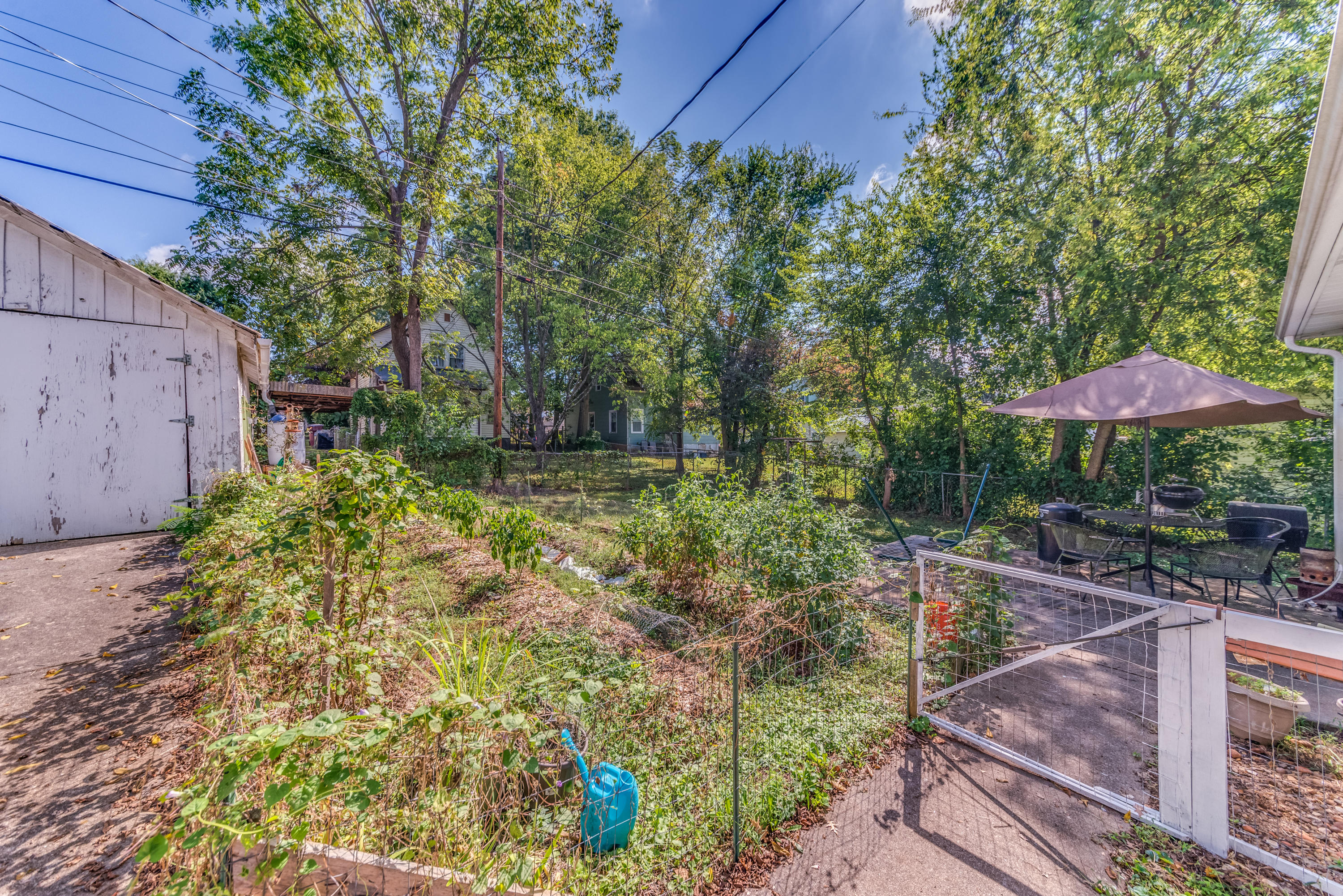 1344 Remsen Street Alcoa, TN 37701 - Photo 3 of 24 Plant a garden!