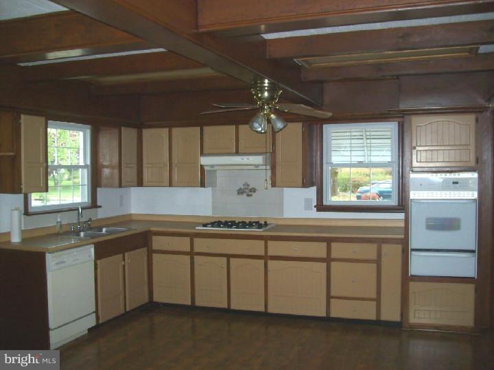 449 Greene Road Warminster, PA 18974 - Photo 6 of 18 Kitchen