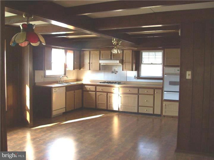 449 Greene Road Warminster, PA 18974 - Photo 7 of 18 Kitchen