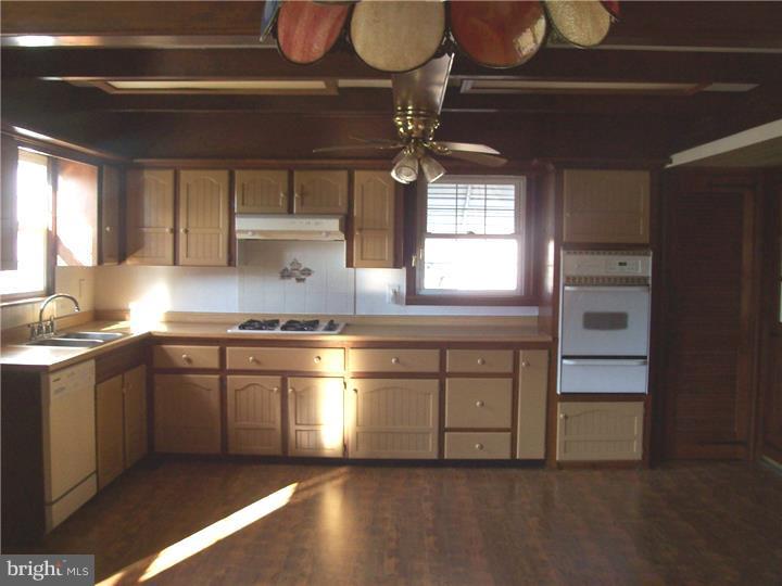 449 Greene Road Warminster, PA 18974 - Photo 8 of 18 Kitchen