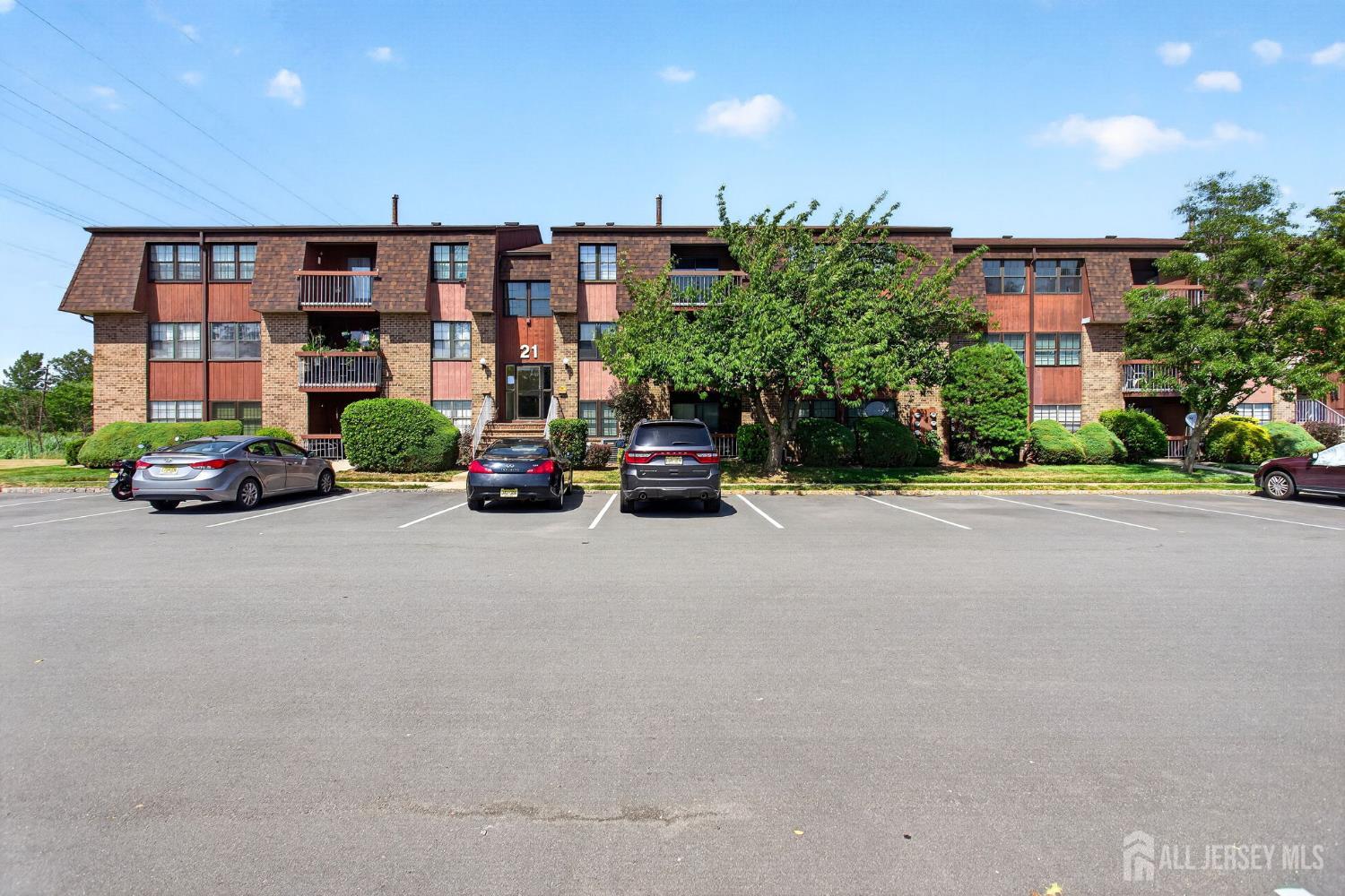 248 Alpine Way, Unit B Woodbridge, NJ 07095 - Photo 2 of 25