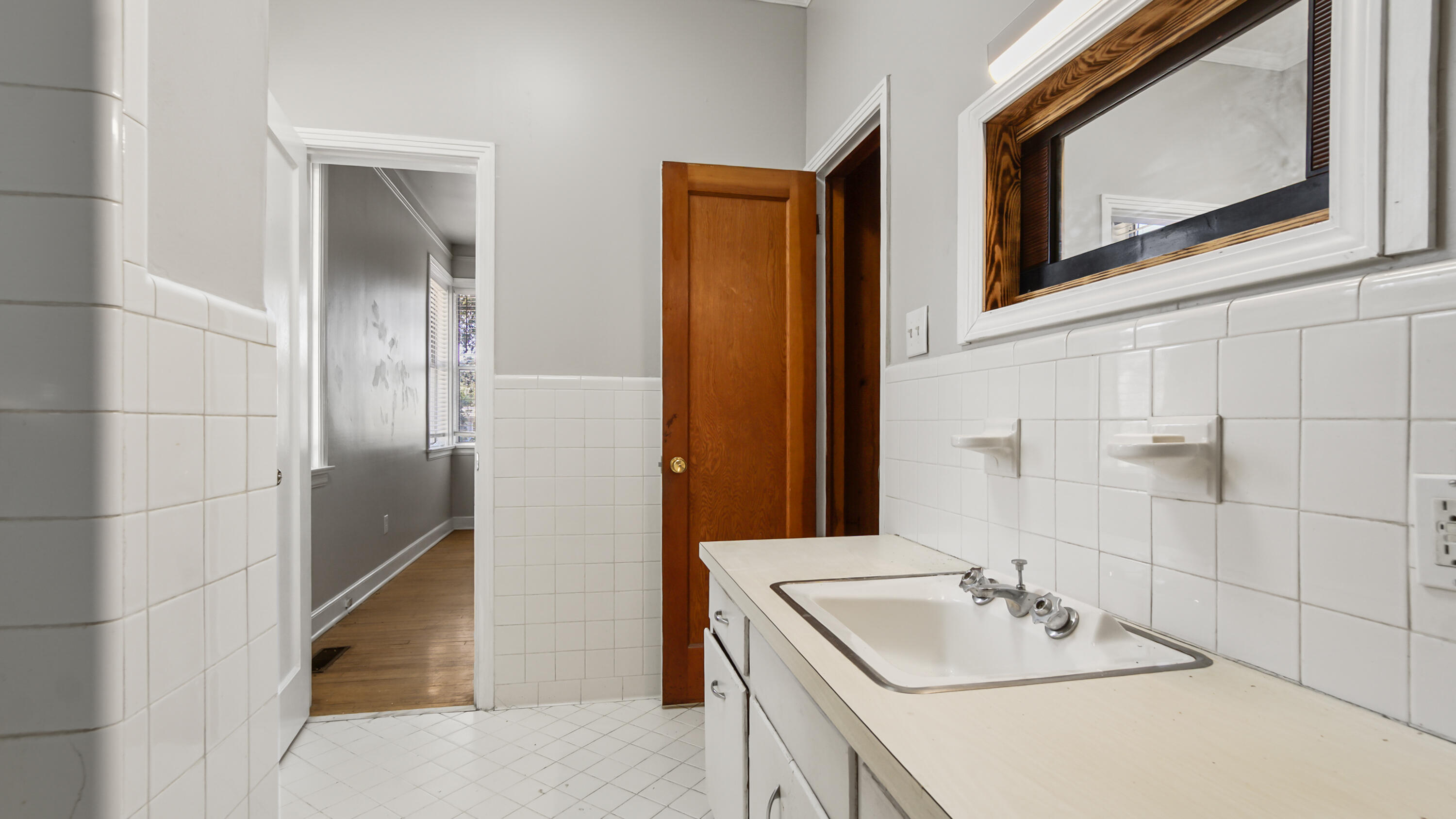 111 Bay Avenue DeFuniak Springs, FL 32435 - Photo 21 of 51 a bathroom with a sink and a bathtub