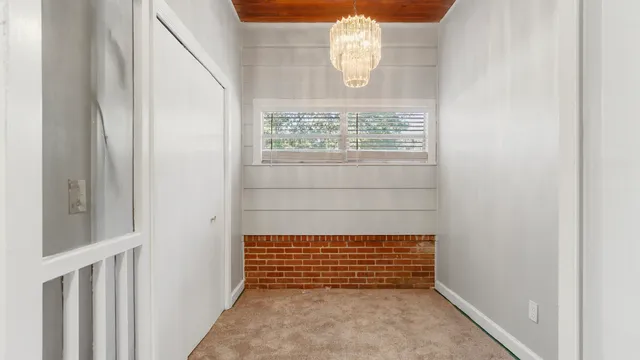 a view of empty room with window