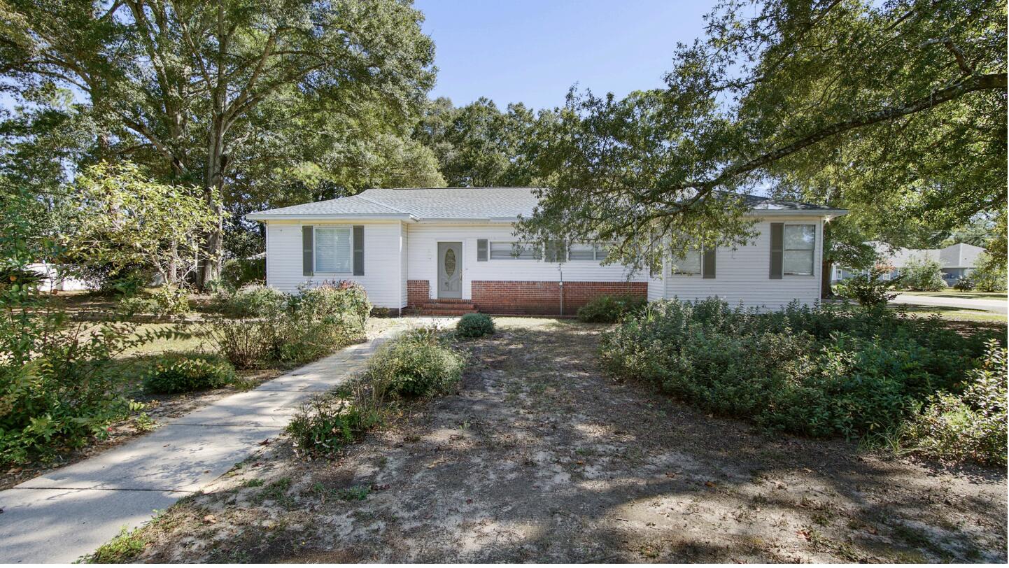 111 Bay Avenue DeFuniak Springs, FL 32435 - Photo 4 of 51 a house view with a outdoor space