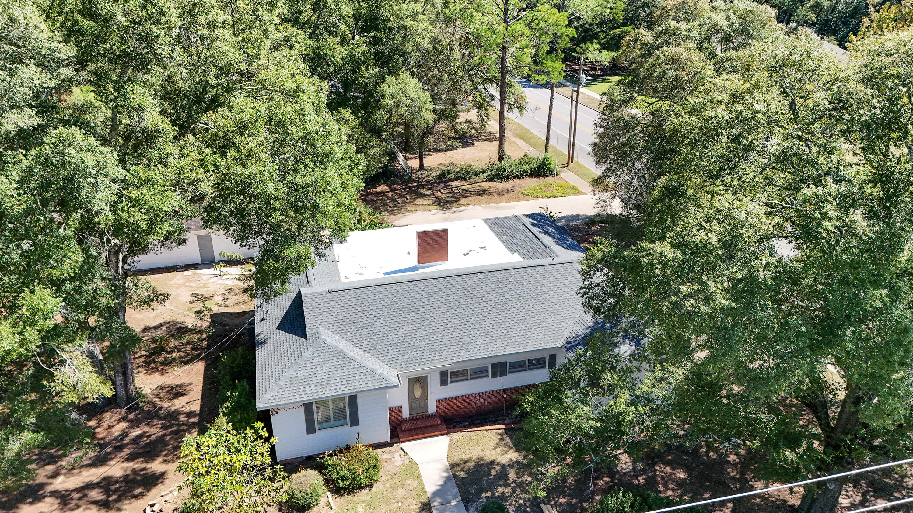 111 Bay Avenue DeFuniak Springs, FL 32435 - Photo 5 of 51 front view of a house with a tree