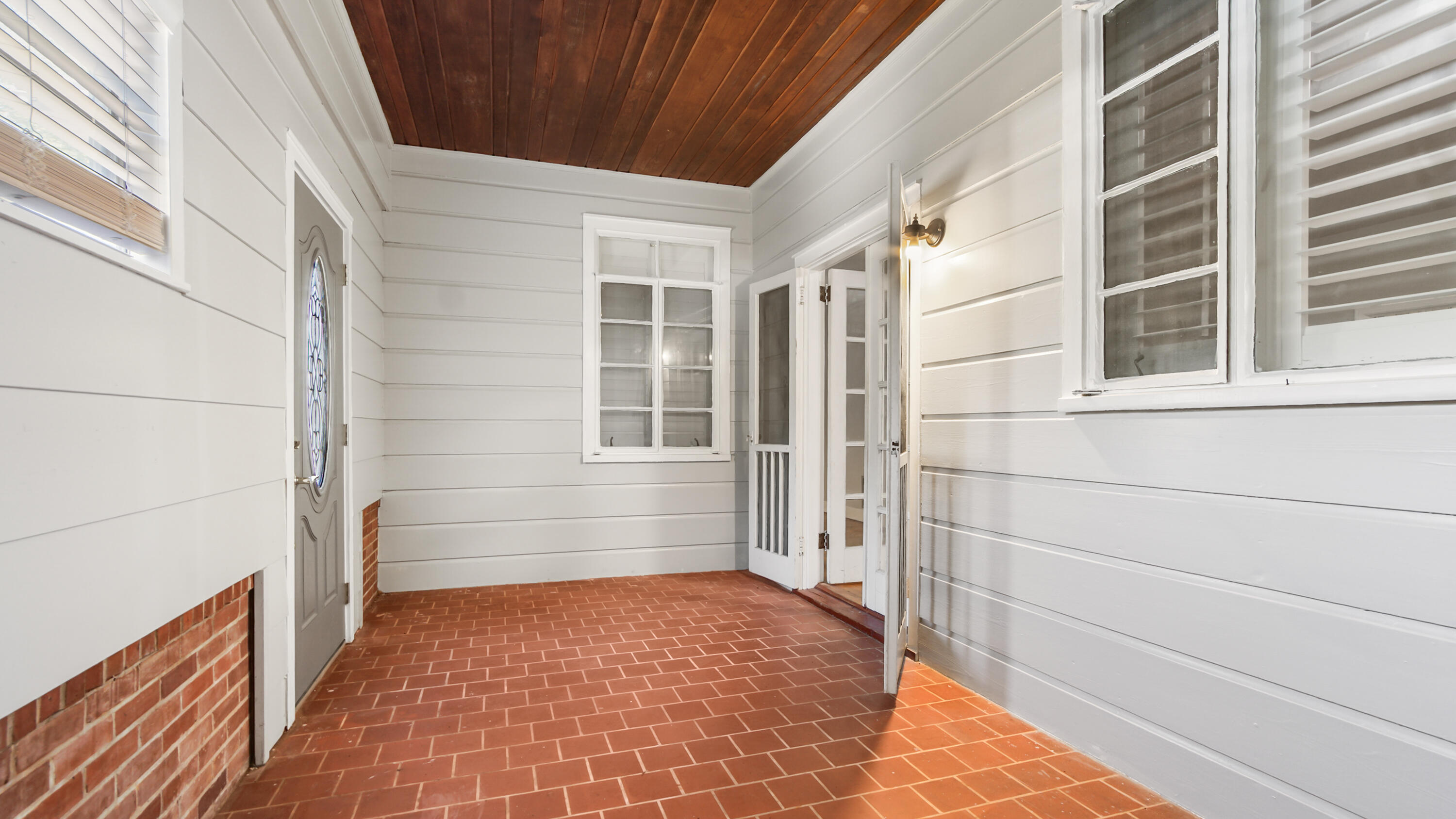111 Bay Avenue DeFuniak Springs, FL 32435 - Photo 6 of 51 a view of front door of house
