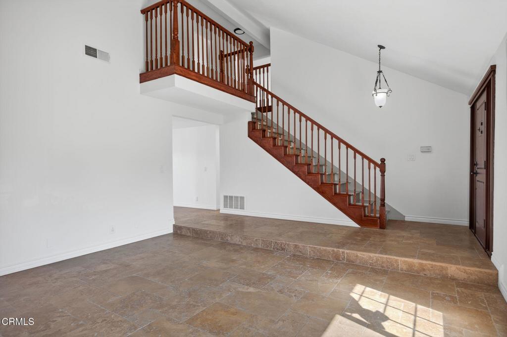 747 Southwick Street Santa Paula, CA 93060 - Photo 11 of 49 11-web-or-mls-011_UpmarketMedia-747Sou03