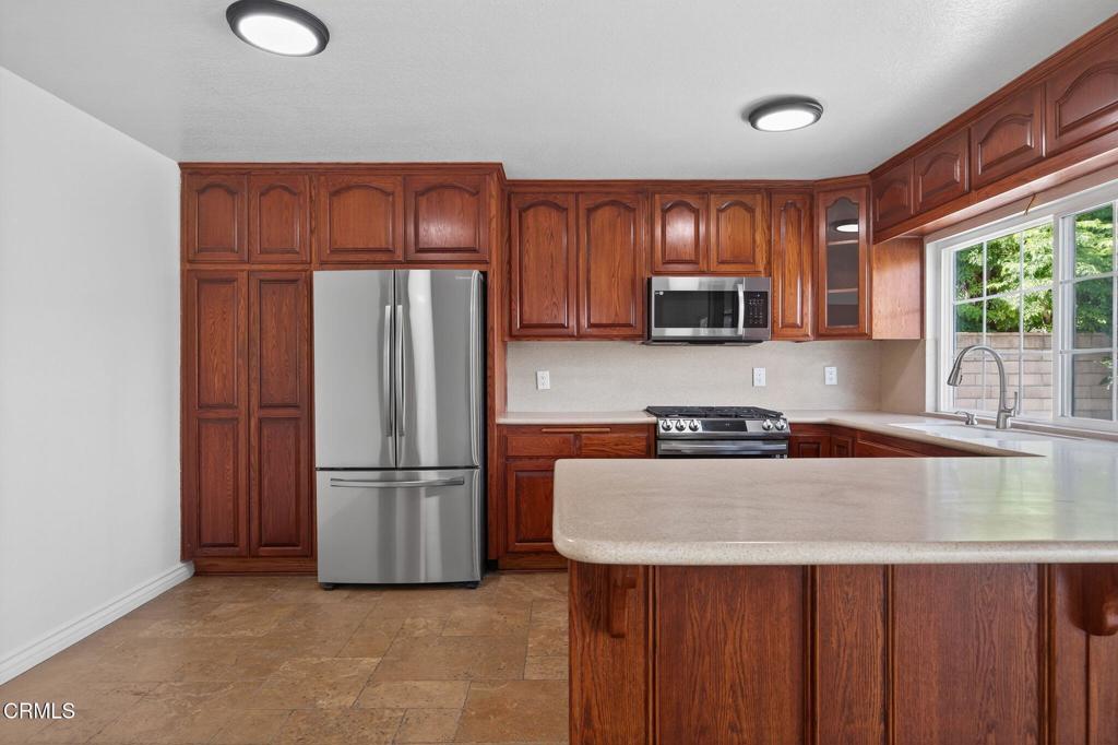 747 Southwick Street Santa Paula, CA 93060 - Photo 14 of 49 14-web-or-mls-014_UpmarketMedia-747Sou04