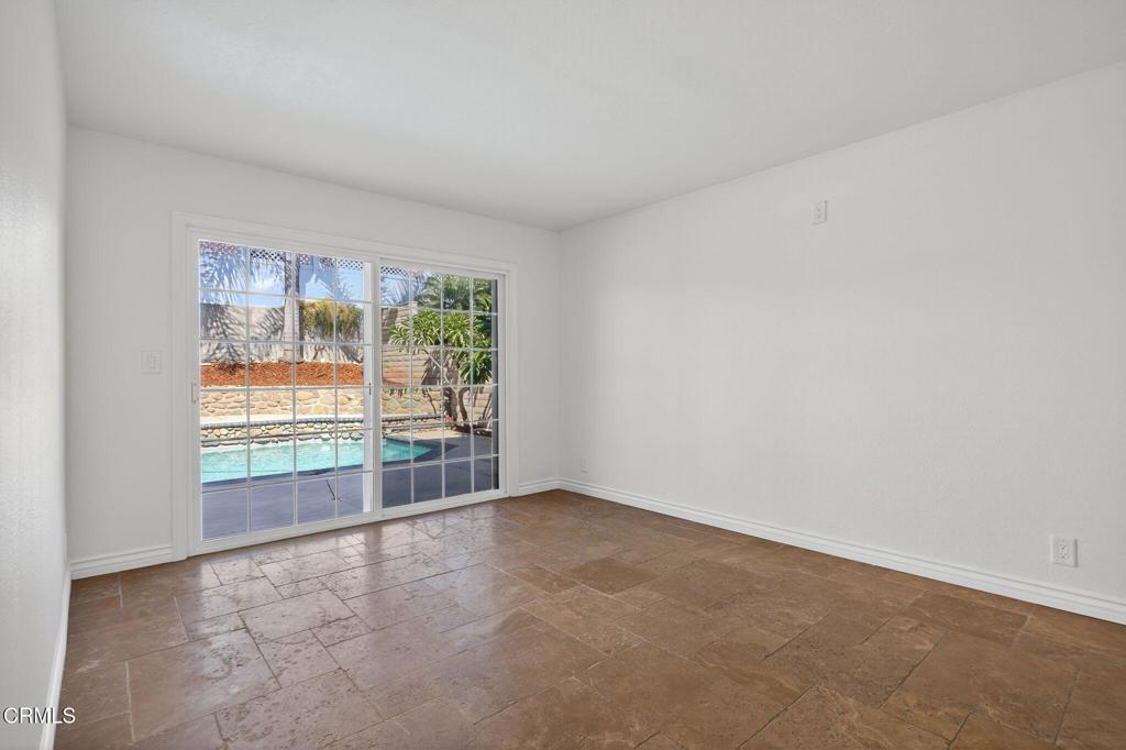 747 Southwick Street Santa Paula, CA 93060 - Photo 25 of 49 25-web-or-mls-025_UpmarketMedia-747Sou10