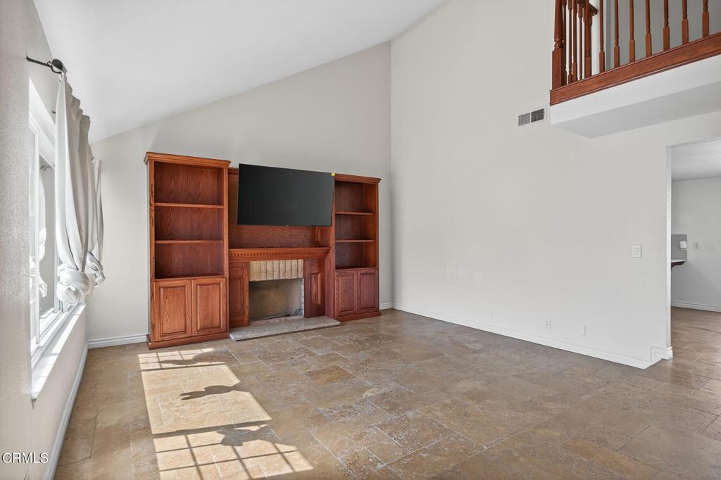 747 Southwick Street Santa Paula, CA 93060 - Photo 5 of 49 5-web-or-mls-007_UpmarketMedia-747Sou019