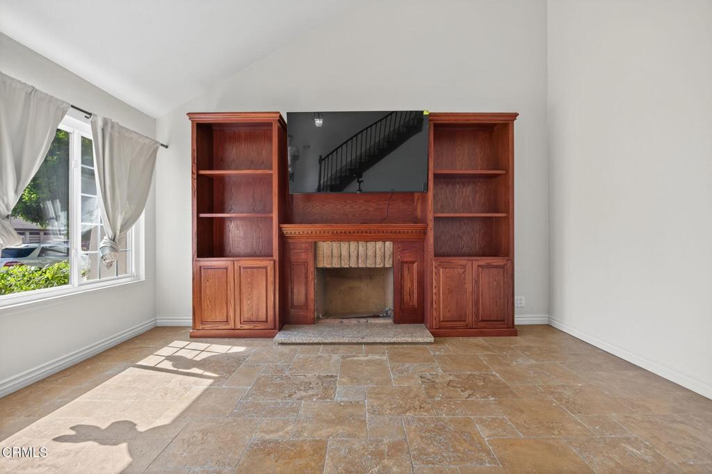 747 Southwick Street Santa Paula, CA 93060 - Photo 6 of 49 6-web-or-mls-001_UpmarketMedia-747Sou001