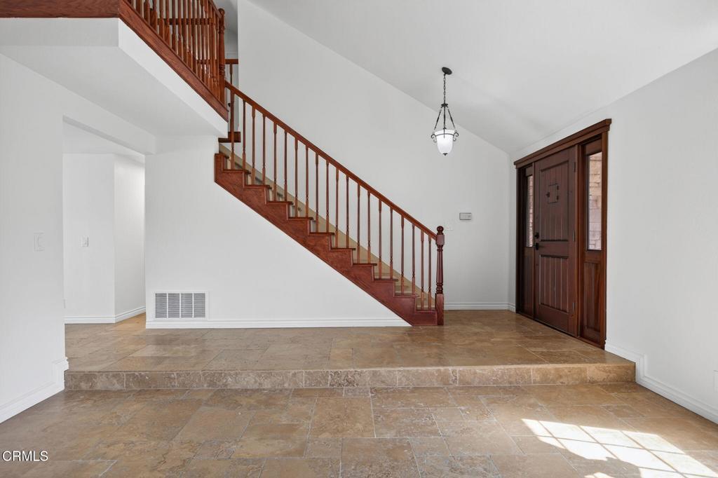 747 Southwick Street Santa Paula, CA 93060 - Photo 10 of 49 10-web-or-mls-010_UpmarketMedia-747Sou03