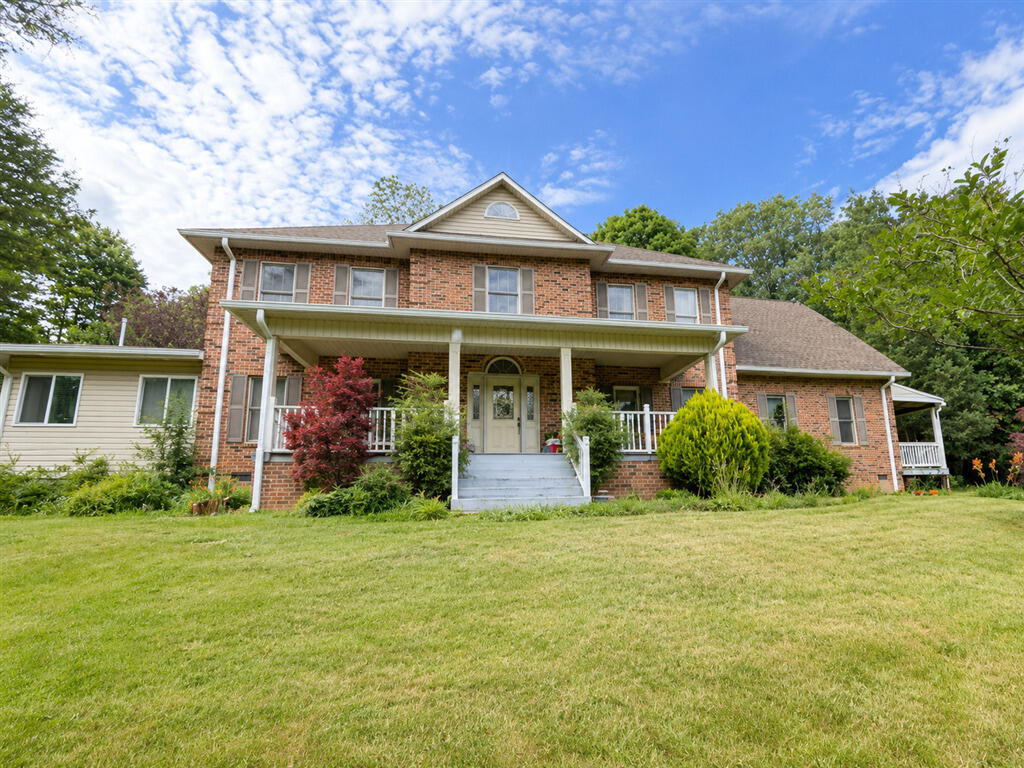 750 Hemlock Road Northwest Roanoke, VA 24017 - Photo 1 of 15 2030781_203078_S