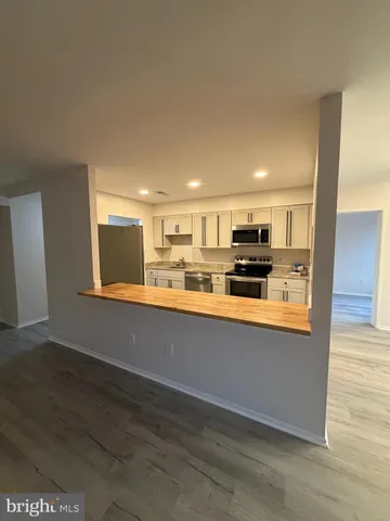 $2,100 | 507 Florida Avenue, Unit 103, Herndon, VA 20170