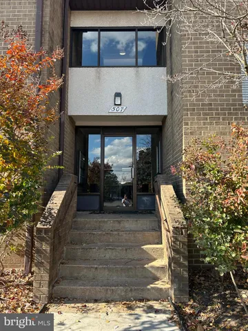$2,100 | 507 Florida Avenue, Unit 103, Herndon, VA 20170