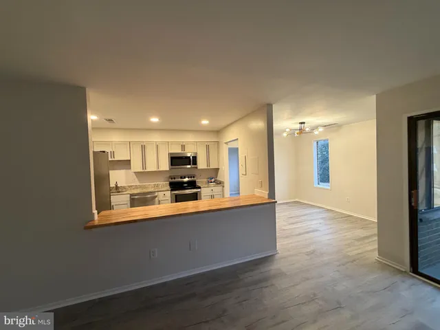 $2,100 | 507 Florida Avenue, Unit 103, Herndon, VA 20170