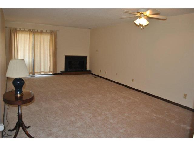 627 Cobblestone Road, Unit 26 3 Avon, IN 46123 - Photo 3 of 20 Gallery Image 3