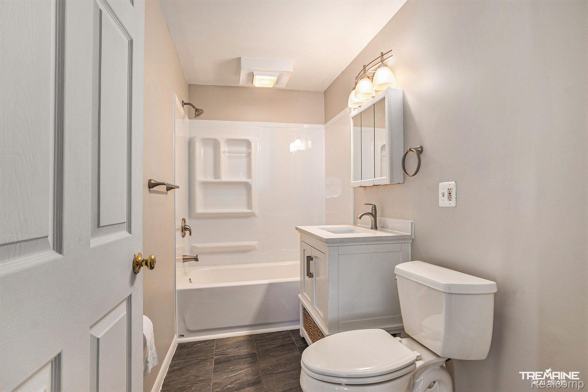 3473 West Ray Road Grand Blanc, MI 48439 - Photo 11 of 29 Bathroom 1