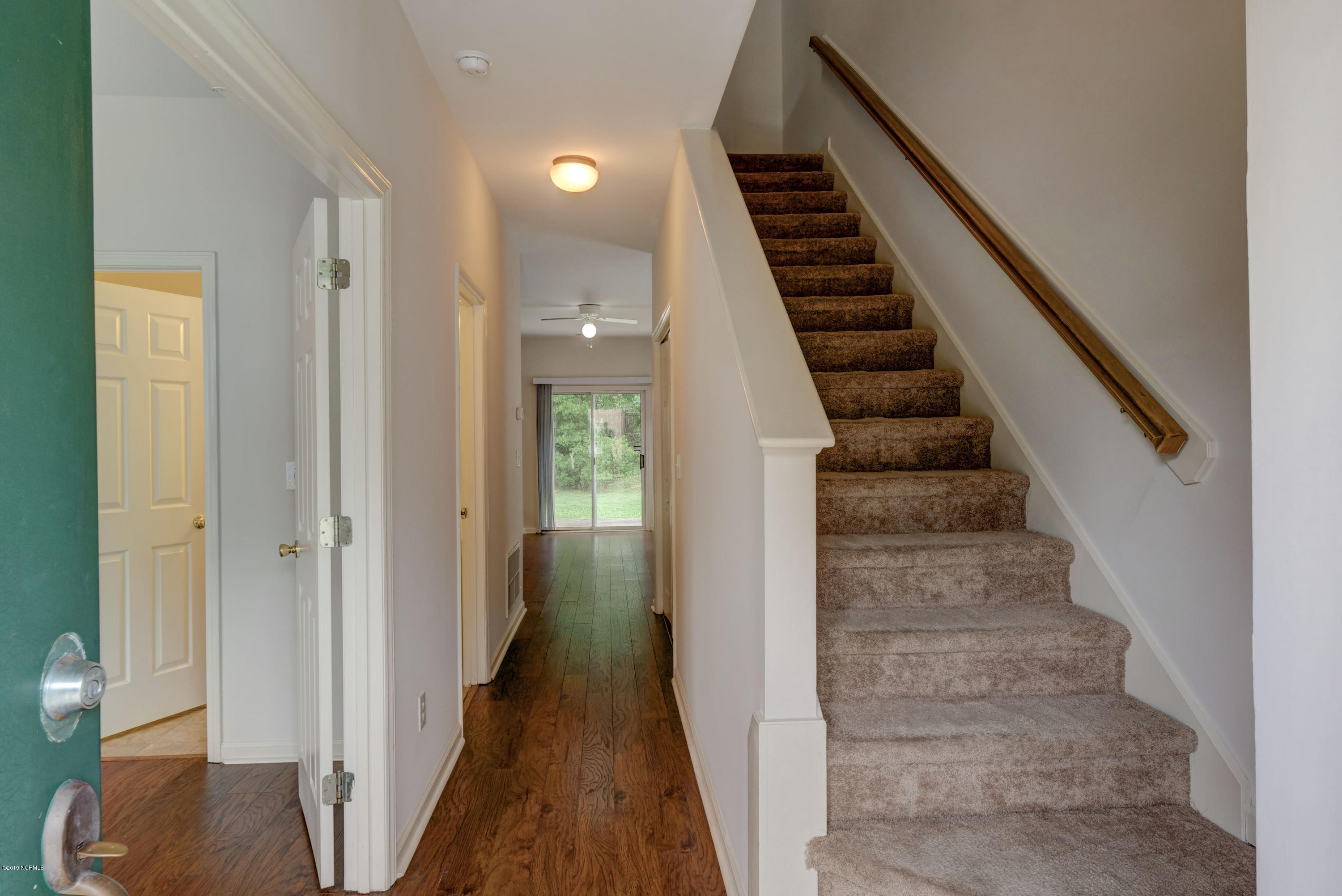 4323 Reed Court Wilmington, NC 28405 - Photo 6 of 28 Entryway/Hallway