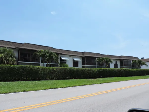 $2,500 | 3111 Gardens E Drive, Unit 25, Palm Beach Gardens, FL 33410