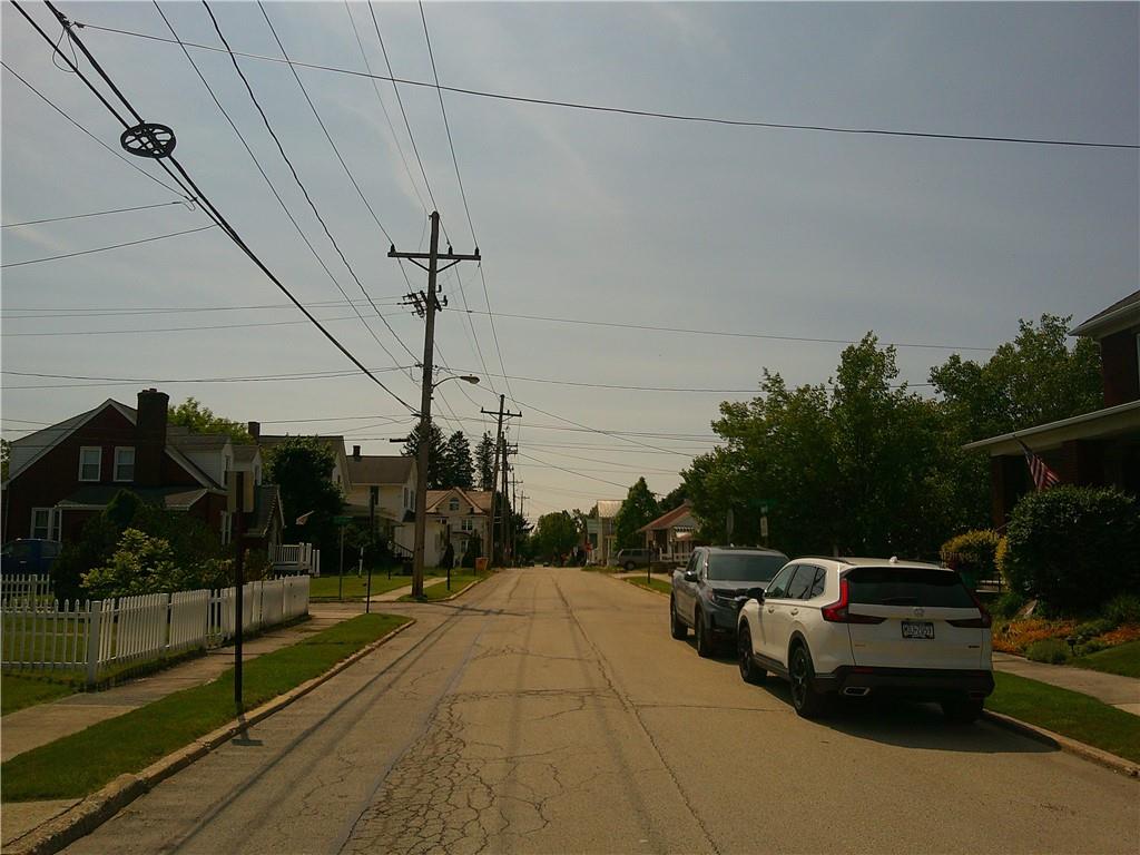 152 East Garrett Street Somerset, PA 15501 - Photo 4 of 18 a terrace view with seating space