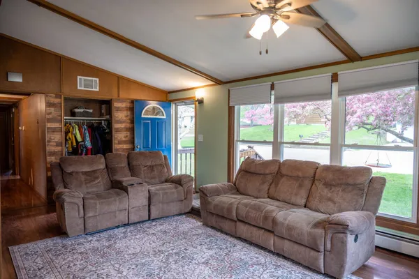 $275,000 | 670 South Cairns Avenue, Richland Center, WI 53581