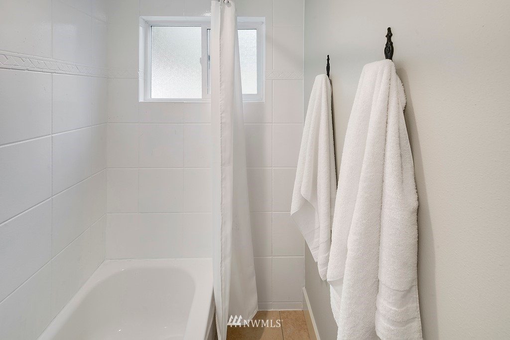 9822 45th Avenue Southwest Seattle, WA 98136 - Photo 16 of 33 Gallery Image 16