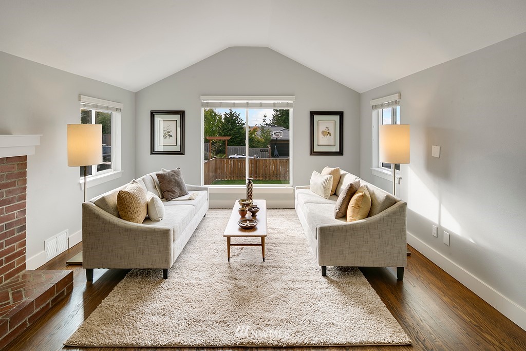 9822 45th Avenue Southwest Seattle, WA 98136 - Photo 4 of 33 Gallery Image 4