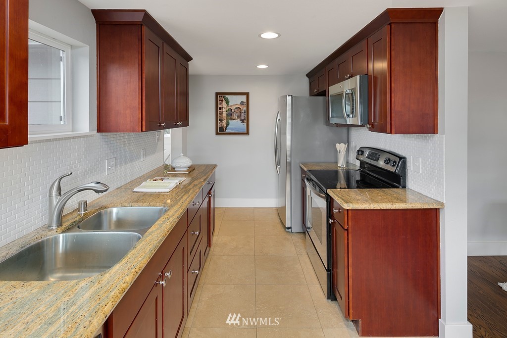 9822 45th Avenue Southwest Seattle, WA 98136 - Photo 10 of 33 Gallery Image 10
