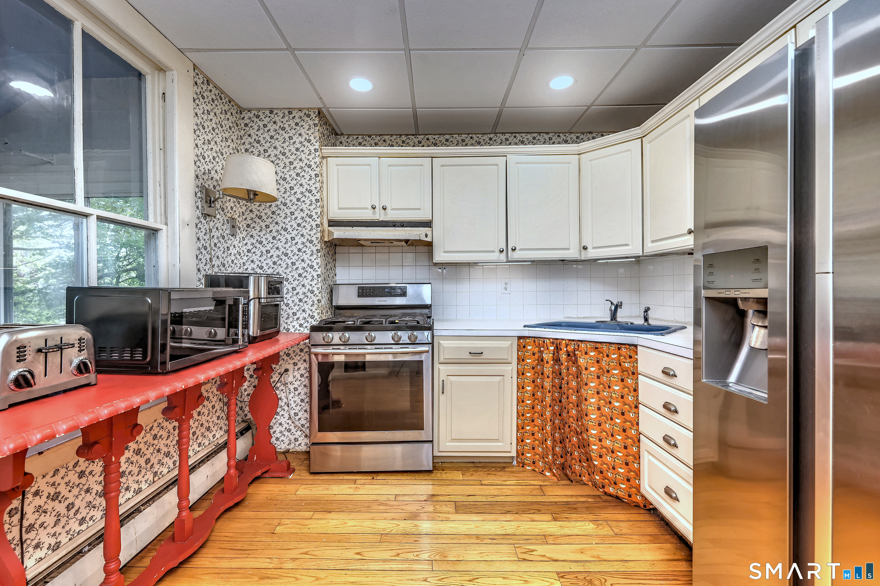 186 Jones Hill Road West Haven, CT 06516 - Photo 8 of 33 a kitchen with stainless steel appliances granite countertop a stove a sink and a refrigerator