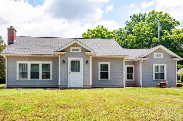 $219,000 | 2505 Shelton Avenue, Statesville, NC 28677