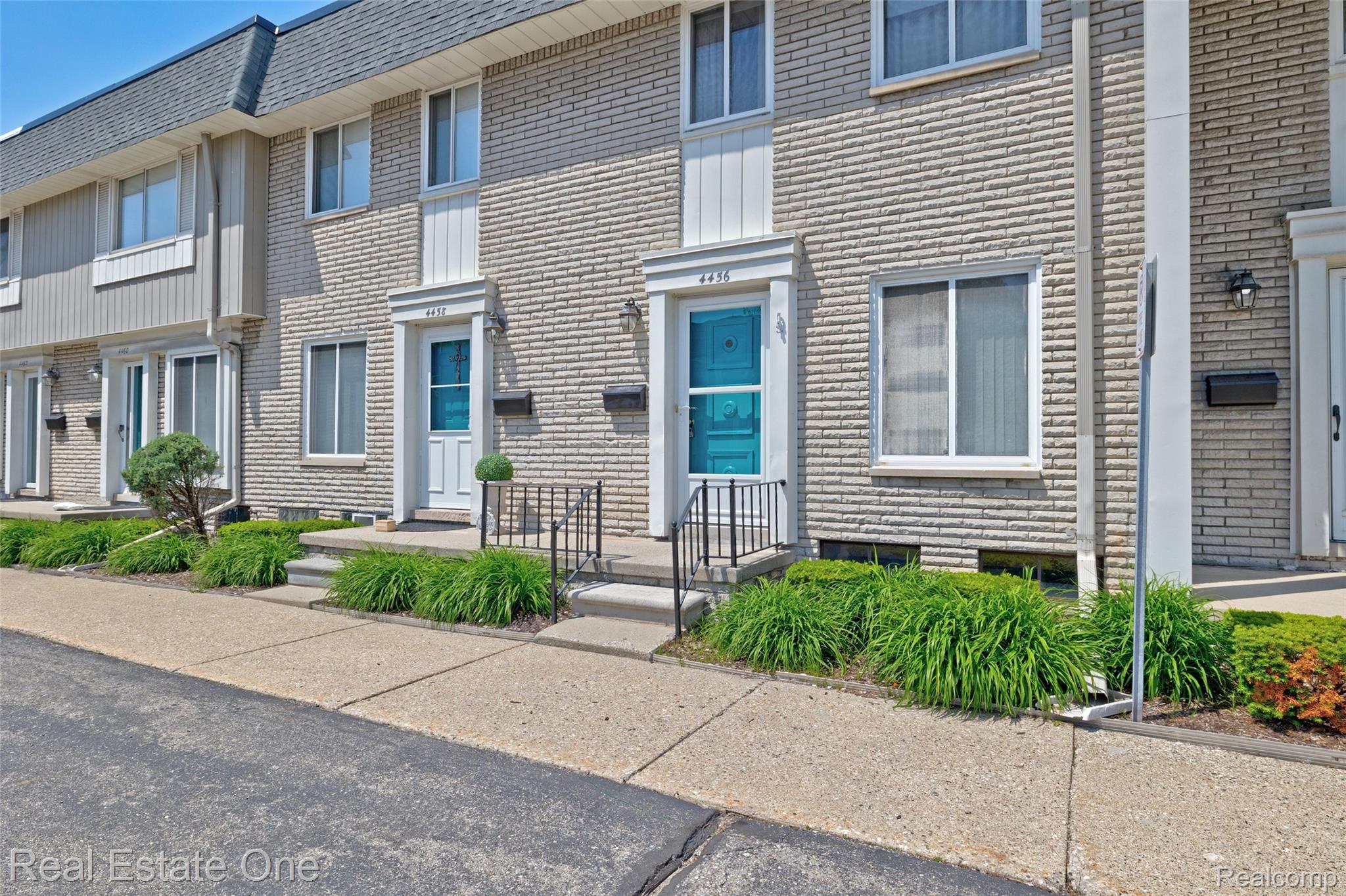 4456 15 Mile Road Sterling Heights, MI 48310 - Photo 3 of 31 3) Front.jpg