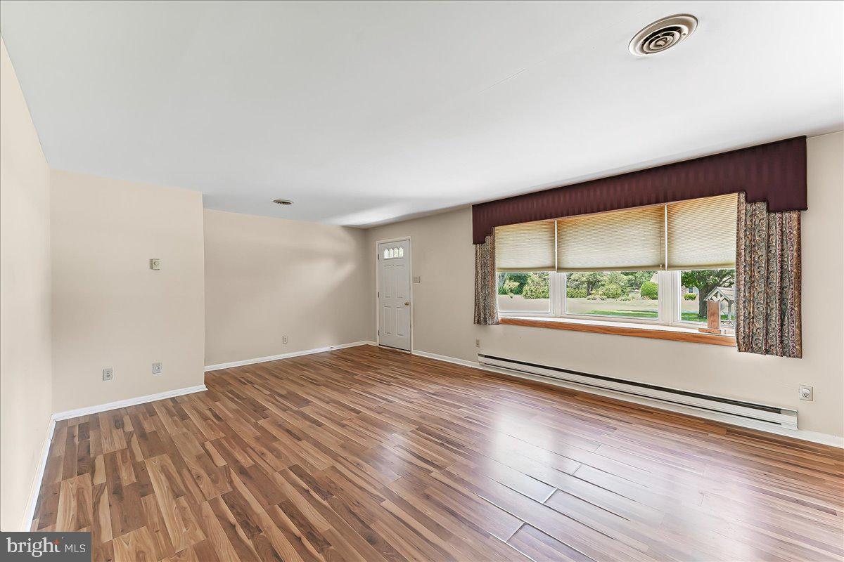 278 Waterway Road Oxford, PA 19363 - Photo 4 of 24 Gallery Image 4