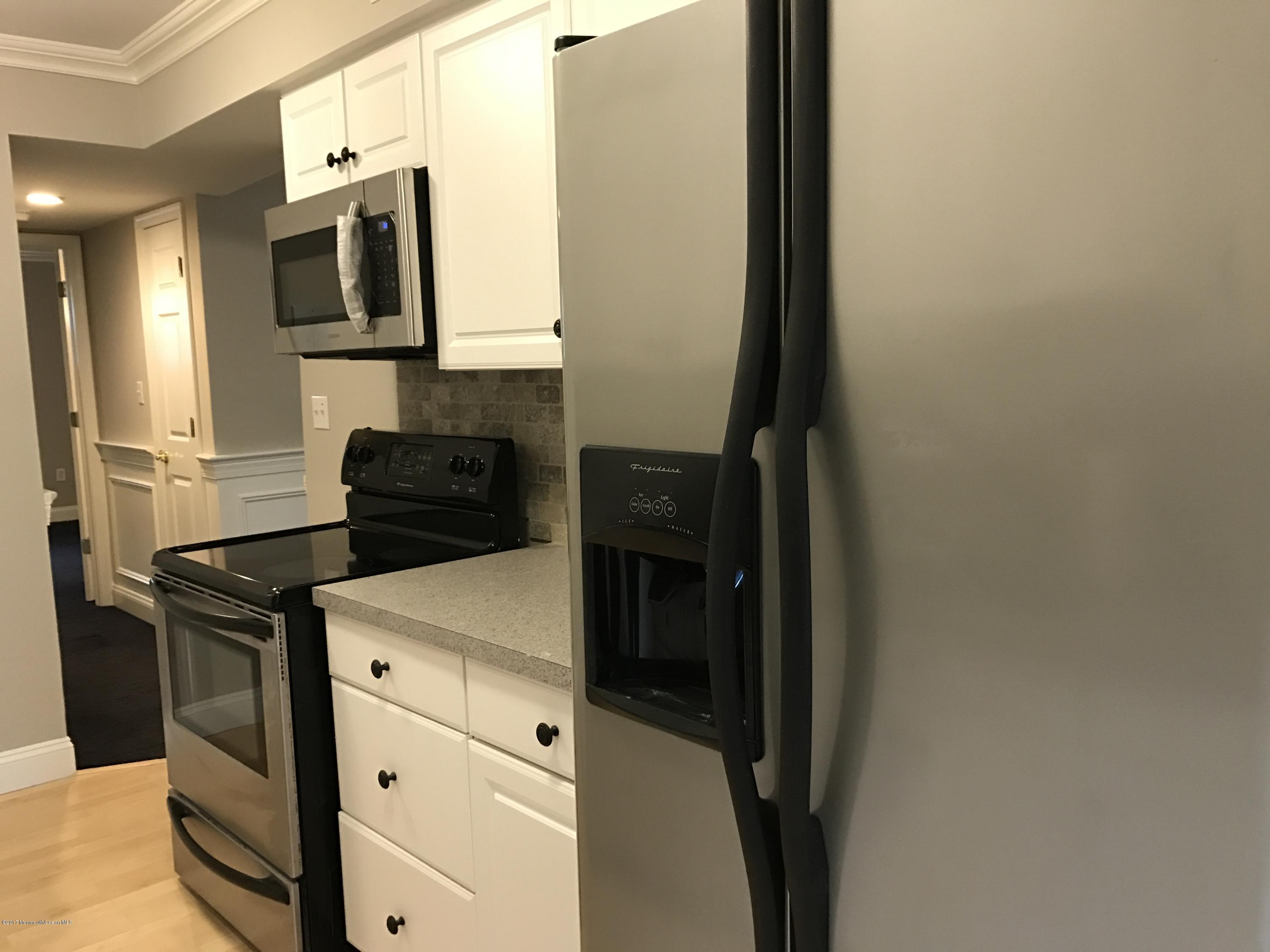 200 Portland Road, Unit D16 Rumson, NJ 07760 - Photo 3 of 17 IMG_9436