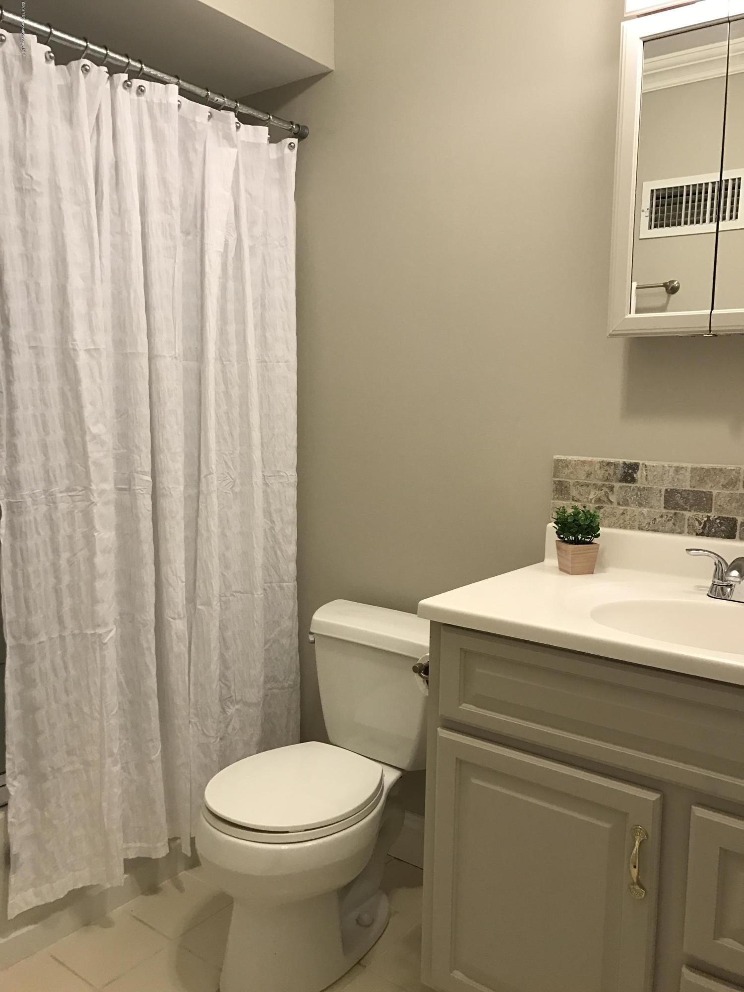 200 Portland Road, Unit D16 Rumson, NJ 07760 - Photo 10 of 17 IMG_9431