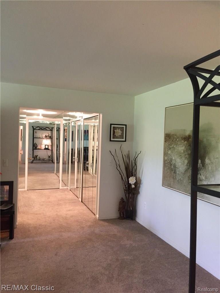 BEAUTIFUL HALLWAY ENTRANCE