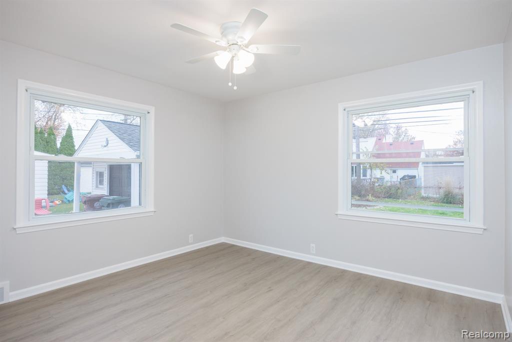 1337 Torrey Road Grosse Pointe Woods, MI 48236 - Photo 16 of 31
