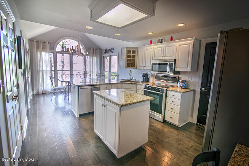 5720 Moser Farm Road Prospect, KY 40059 - Photo 14 of 64 Gourmet eat-in kitchen filled with natural light!