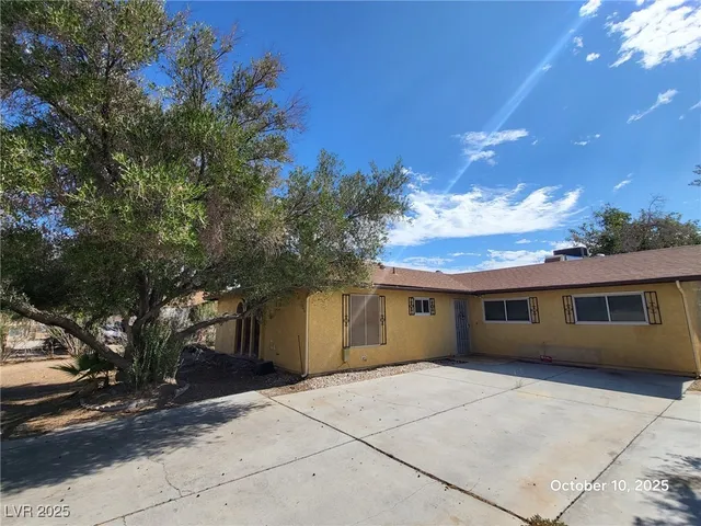 $2,350 | 6355 West Twain Avenue, Las Vegas, NV 89103